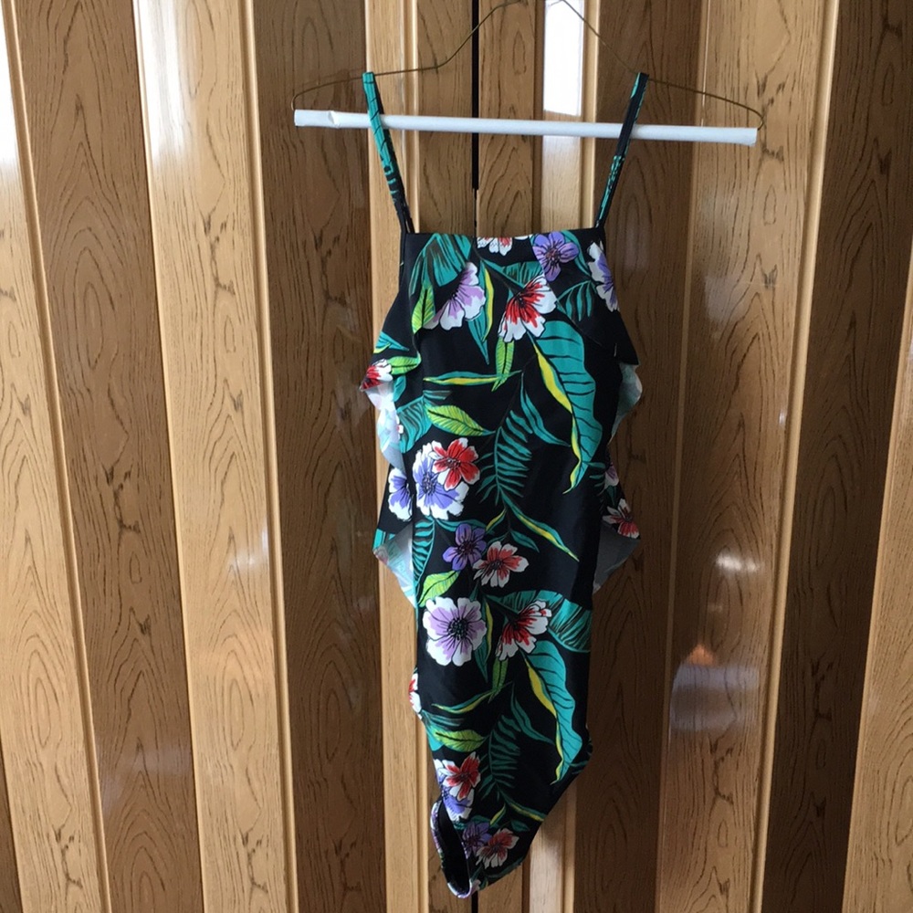 Old Navy One Piece Swimsuit Size L NWT